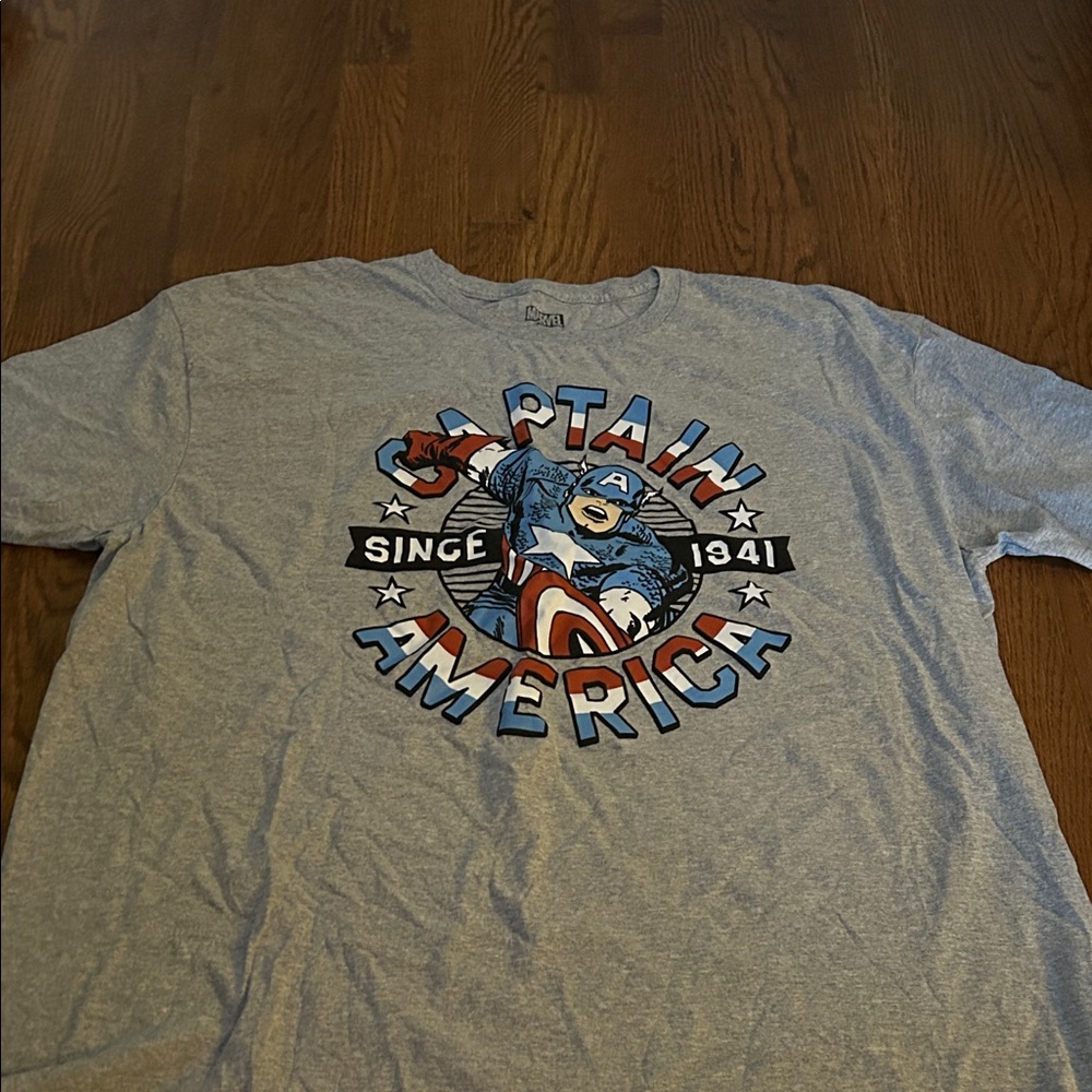 Men’s captain America t shirt size XXL